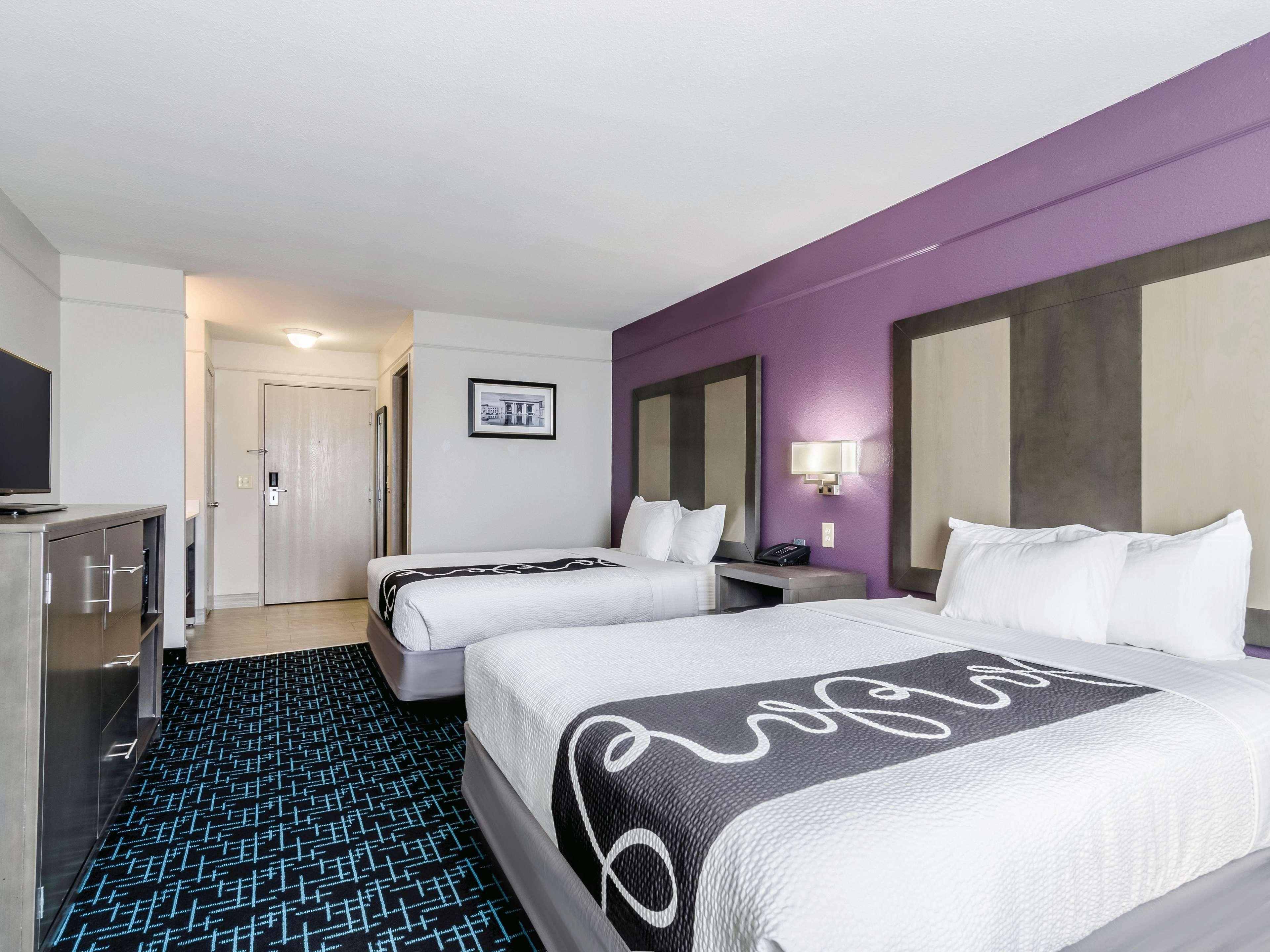 Hotel La Quinta By Wyndham Kansas Airport 3*